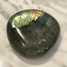 Load image into Gallery viewer, Labradorite slab