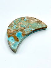 Load image into Gallery viewer, Caribbean Calcite Moon -9cm