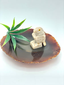 Dolomite Eagle white on agate