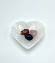 Load image into Gallery viewer, Selenite Heart Dish
