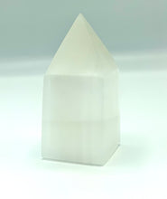 Load image into Gallery viewer, Selenite Generator 10cm
